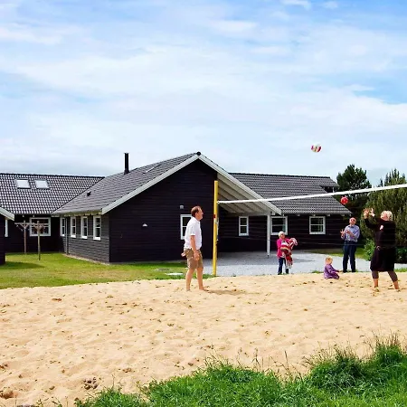 Spacious Holiday In With Pool Feriehus