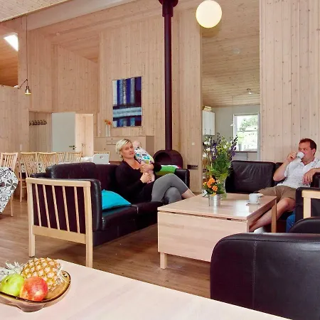 Spacious Holiday In With Pool *